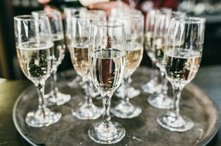 中餐宴会红酒与白酒品牌精选指南